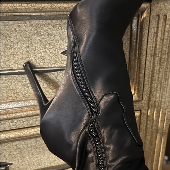 Size 6 thigh high boot. Satiny type material flattering scrunch style. 3.5inches - Picture 6 of 8